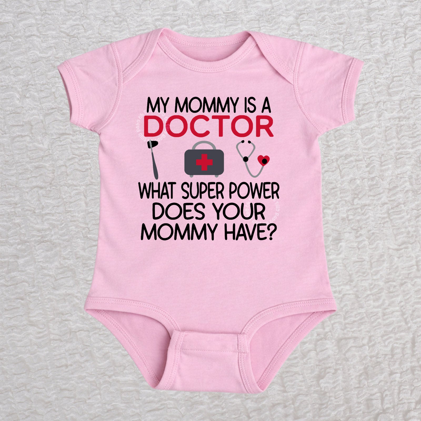 My Mommy Is a Doctor short sleeve baby bodysuit in pink featuring a reflex hammer, doctor's bag, and stethoscope design