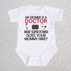 My Mommy Is a Doctor short sleeve baby bodysuit in white featuring a reflex hammer, doctor's bag, and stethoscope design