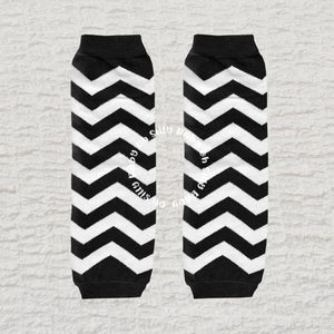 Black and White Chevron baby leg warmers with a bold black and white chevron pattern